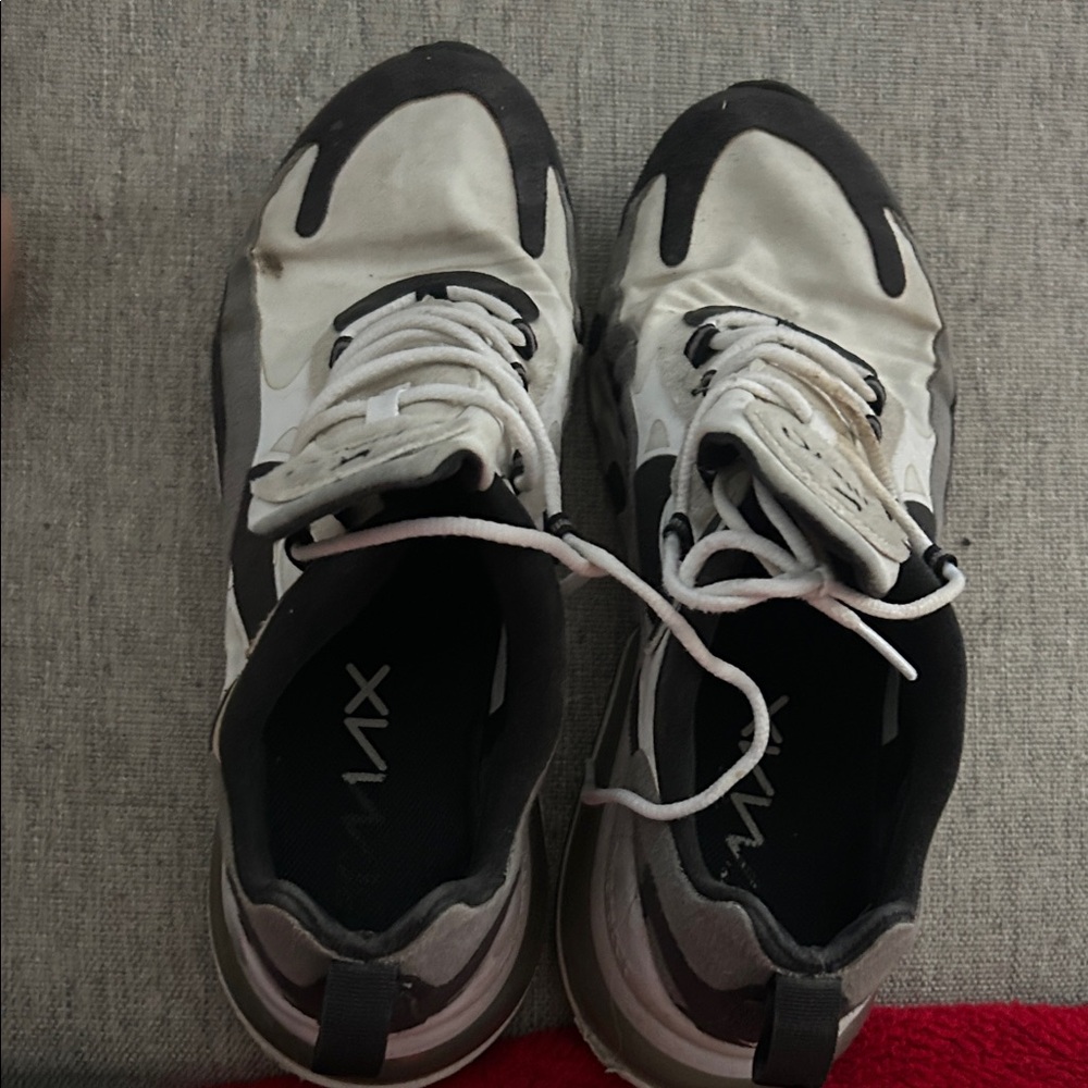 Nike Mens React Black and white Sneakers - Picture 6 of 7